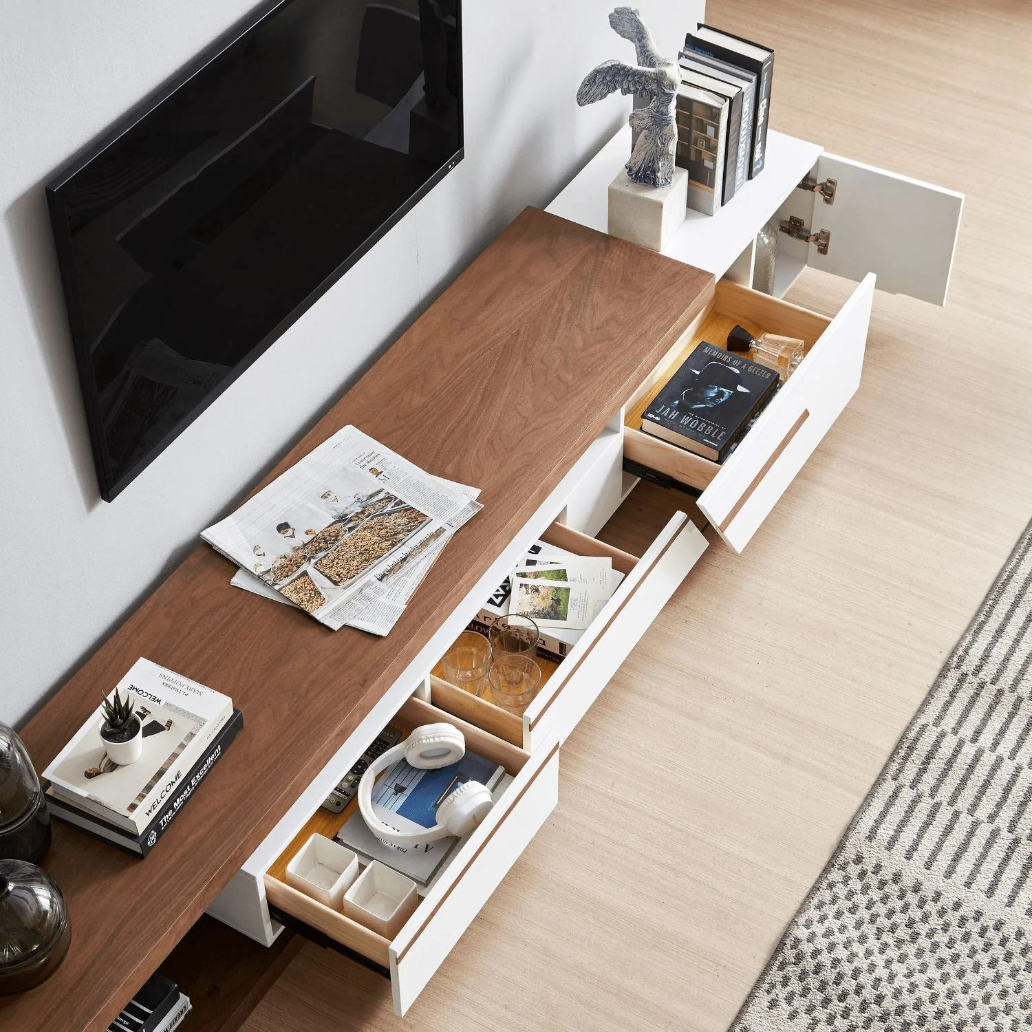 Lanordic Living Room Set - Image 7